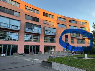 Bild vom Gebäude mit Markierung der Praxis